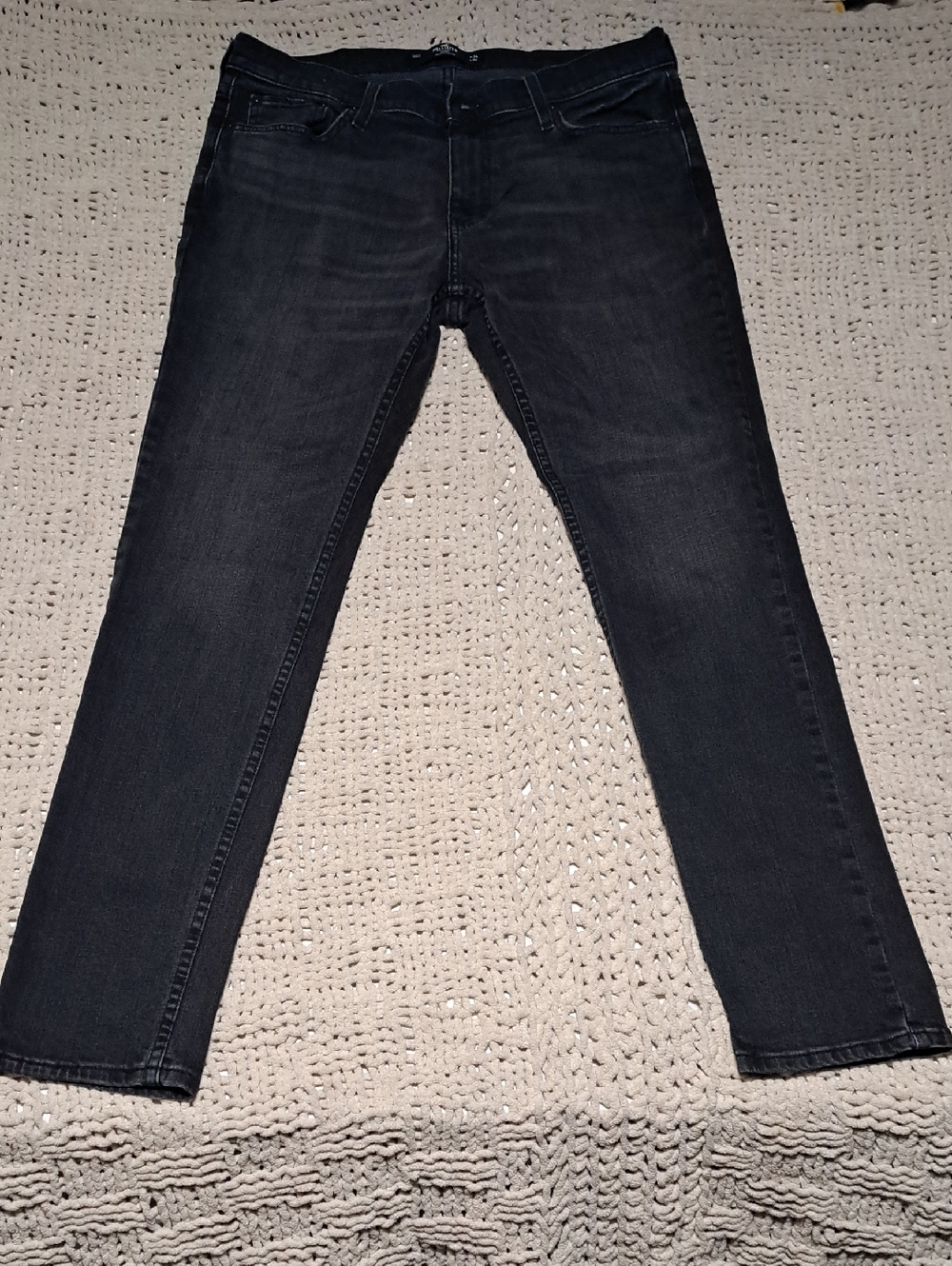 374 - Hollister Men's Slim Dark Gray-Black Jeans